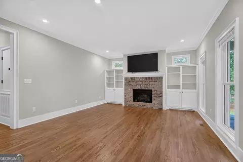 Living - 116 Lakeland Dr, Lagrange, GA 30240 photo 2 of 3