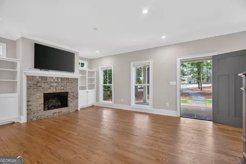 Living - 116 Lakeland Dr, Lagrange, GA 30240 photo 3 of 3