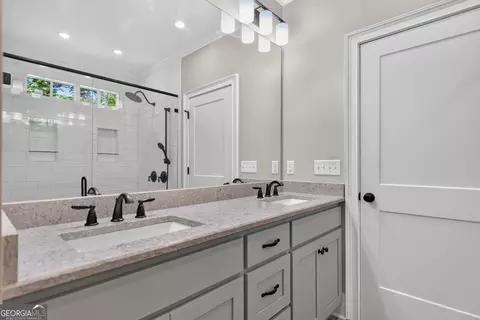 Bath - 116 Lakeland Dr, Lagrange, GA 30240 photo 3 of 4