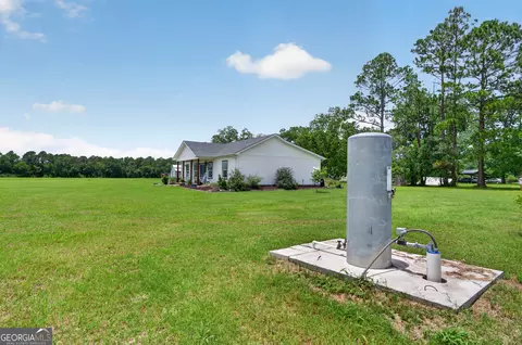 Exterior - 6611 Clark Rd, Blackshear, GA 31516 photo 4 of 6