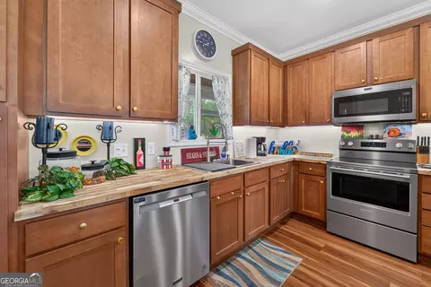 Kitchen - 6611 Clark Rd, Blackshear, GA 31516 photo 2 of 2