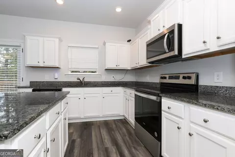 Kitchen - 171 Quail Forest Cir, Toccoa, GA 30577 photo 3 of 4