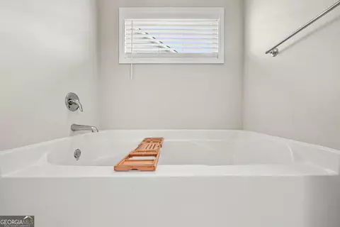 Bath - 409 Splash Pointe Pointe, Temple, GA 30179 photo 2 of 3