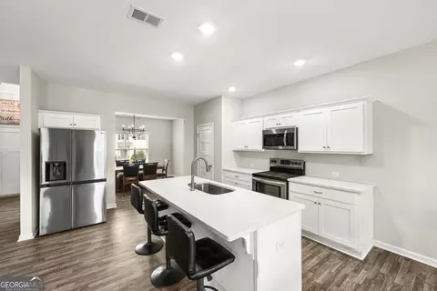 Kitchen - 409 Splash Pointe Pointe, Temple, GA 30179 photo 2 of 3