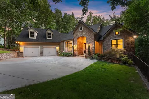 746 Plum Ln, Clarkesville, GA 30523