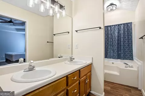 Bath - 15 Beaverdam Ln, Covington, GA 30016 photo 2 of 5