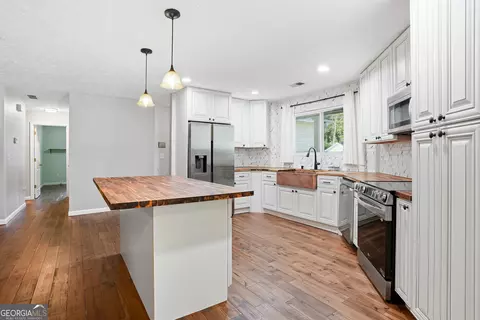Kitchen - 15 Beaverdam Ln, Covington, GA 30016 photo 3 of 3
