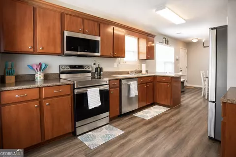 Kitchen - 1082 Tidal Dr SE, Townsend, GA 31331 photo 2 of 2