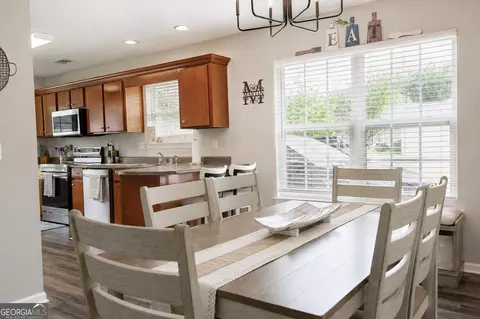 Dining - 1082 Tidal Dr SE, Townsend, GA 31331 photo 2 of 2