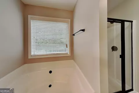 Bath - 2956 Dolostone Way, Dacula, GA 30019 photo 2 of 4
