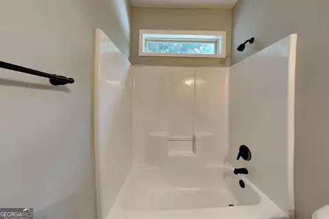 Bath - 2956 Dolostone Way, Dacula, GA 30019 photo 3 of 4