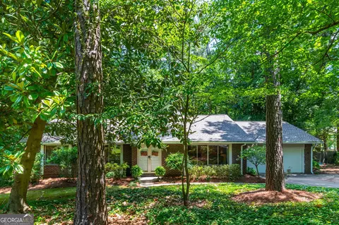 2805 Burtz Dr, Marietta, GA 30068