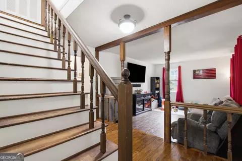 Entry Way - 147 Ridgeway Cir, Cornelia, GA 30531 photo 3 of 3