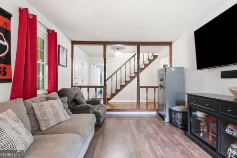Entry Way - 147 Ridgeway Cir, Cornelia, GA 30531 photo 2 of 3