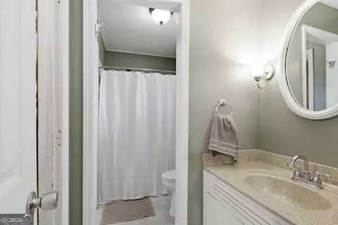 Bath - 147 Ridgeway Cir, Cornelia, GA 30531 photo 2 of 5