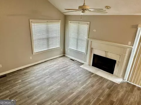 Living - 1910 Loop Rd #6A, Vidalia, GA 30474 photo 3 of 3