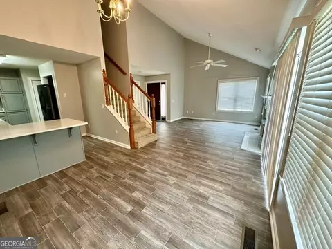Living - 1910 Loop Rd #6A, Vidalia, GA 30474 photo 1 of 3
