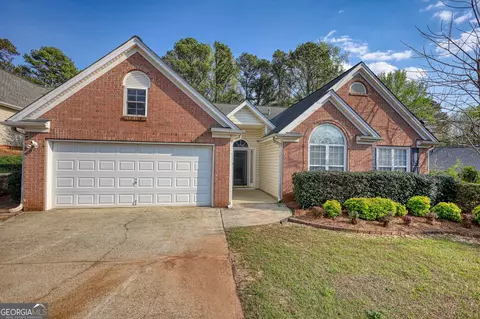 565 Ambur Lake Dr, Lawrenceville, GA 30043