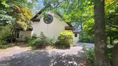 121 Lakeside Dr, Peachtree City, GA 30269
