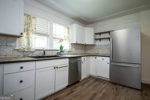 Kitchen - 64 Madison, Commerce, GA 30529 photo 1 of 3