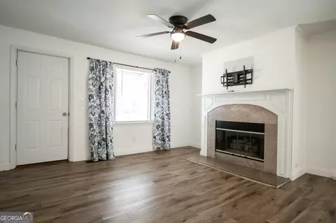 Living - 64 Madison, Commerce, GA 30529 photo 4 of 7