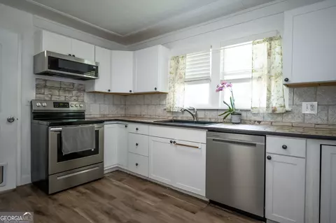 Kitchen - 64 Madison, Commerce, GA 30529 photo 2 of 3