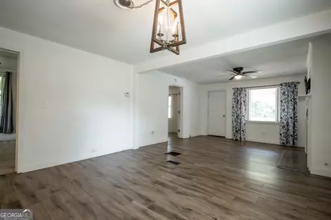 Living - 64 Madison, Commerce, GA 30529 photo 3 of 7