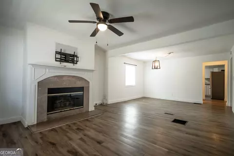 Living - 64 Madison, Commerce, GA 30529 photo 6 of 7