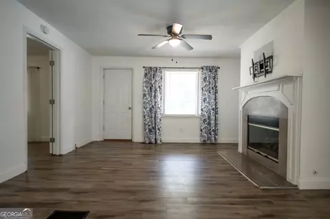 Living - 64 Madison, Commerce, GA 30529 photo 2 of 7