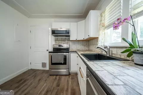 Kitchen - 64 Madison, Commerce, GA 30529 photo 3 of 3