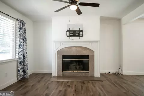 Living - 64 Madison, Commerce, GA 30529 photo 5 of 7