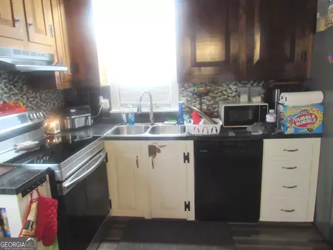 Kitchen - 433 Ga Highway 26 E, Cochran, GA 31014 photo 1 of 1