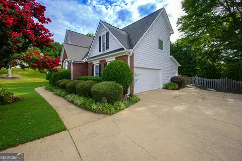 Exterior - 490 Ruby Forest Pkwy, Suwanee, GA 30024 photo 4 of 13