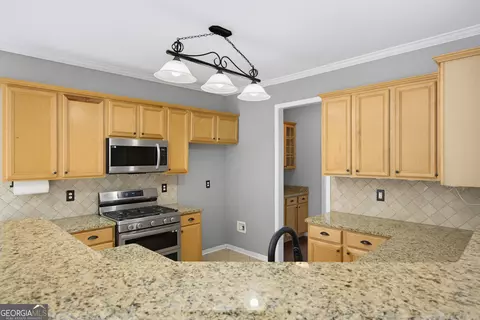 Kitchen - 490 Ruby Forest Pkwy, Suwanee, GA 30024 photo 2 of 6