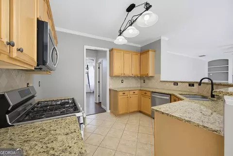 Kitchen - 490 Ruby Forest Pkwy, Suwanee, GA 30024 photo 3 of 6