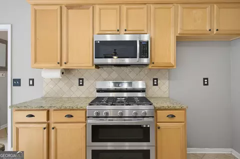 Kitchen - 490 Ruby Forest Pkwy, Suwanee, GA 30024 photo 5 of 6