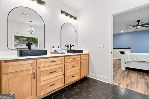 Bath - 1684 Fairview Rd, Jasper, GA 30143 photo 2 of 9