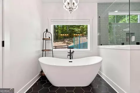 Bath - 1684 Fairview Rd, Jasper, GA 30143 photo 3 of 9