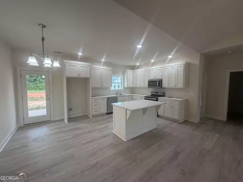 Kitchen - 2633 Paoli St #TRACT 1, Comer, GA 30629 photo 2 of 2