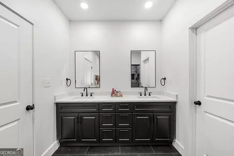 Bath - 195 Keys Ferry Rd, Jackson, GA 30233 photo 2 of 4