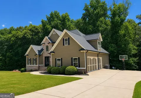 623 Henning Dr, Winder, GA 30680 photo 3