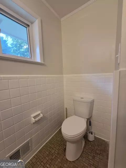 Bath - 372 Foreacre St, Cornelia, GA 30531 photo 1 of 4