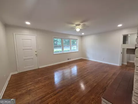 Living - 372 Foreacre St, Cornelia, GA 30531 photo 3 of 3