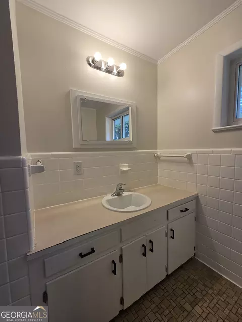 Bath - 372 Foreacre St, Cornelia, GA 30531 photo 4 of 4
