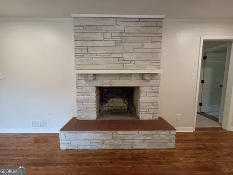 Living - 372 Foreacre St, Cornelia, GA 30531 photo 2 of 3