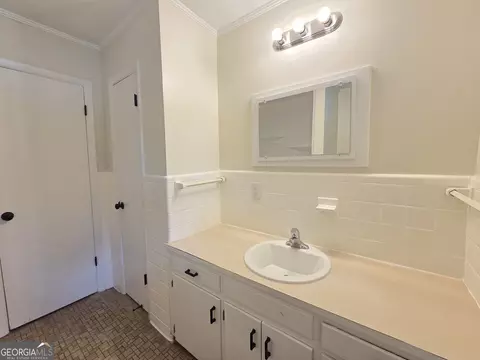 Bath - 372 Foreacre St, Cornelia, GA 30531 photo 2 of 4