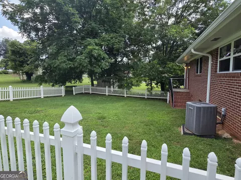 Exterior - 372 Foreacre St, Cornelia, GA 30531 photo 2 of 5