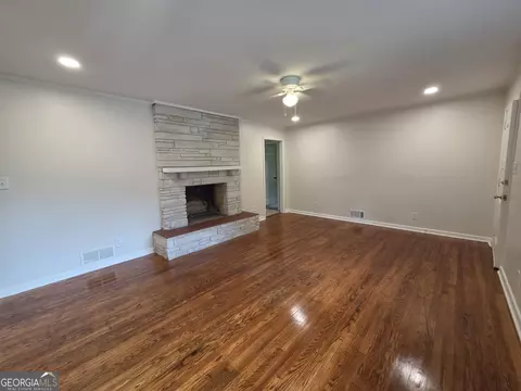 Living - 372 Foreacre St, Cornelia, GA 30531 photo 1 of 3
