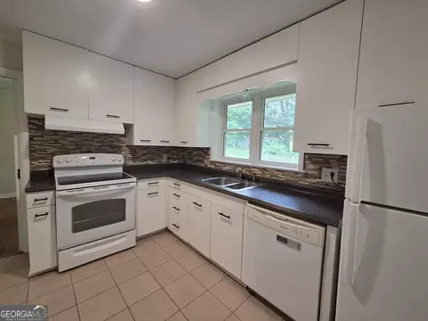 Kitchen - 372 Foreacre St, Cornelia, GA 30531 photo 1 of 3