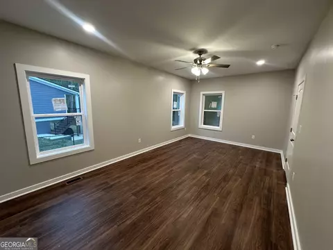Living - 113 Sidetrack Cir, Comer, GA 30629 photo 3 of 4